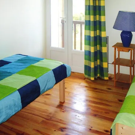 Flat With Shared Pool In The Countryside, Apartment Retournac