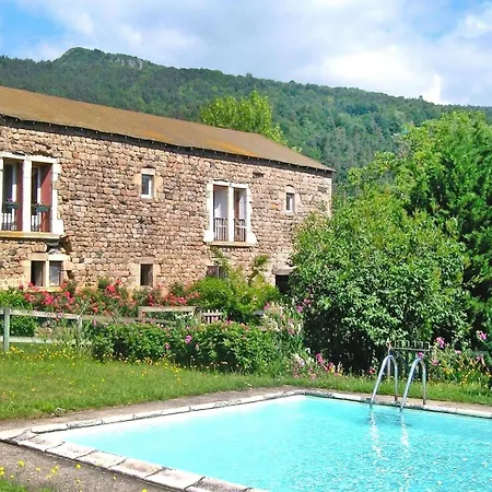 Flat With Shared Pool In The Countryside, Apartment Retournac