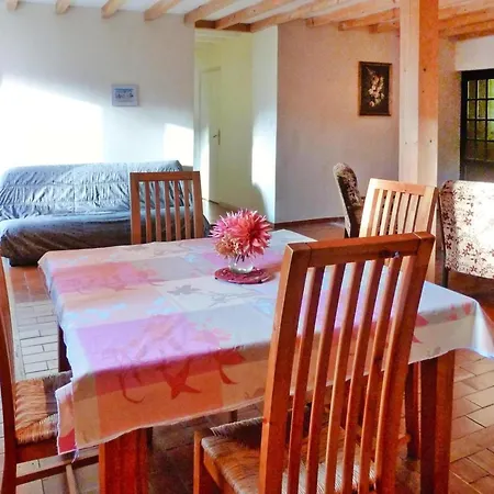 Flat With Shared Pool In The Countryside, Apartment Retournac