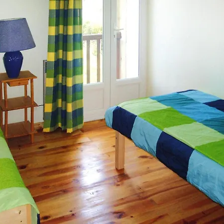 Flat With Shared Pool In The Countryside, Apartment Retournac