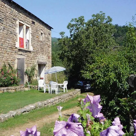 Flat With Shared Pool In The Countryside, Apartment Retournac